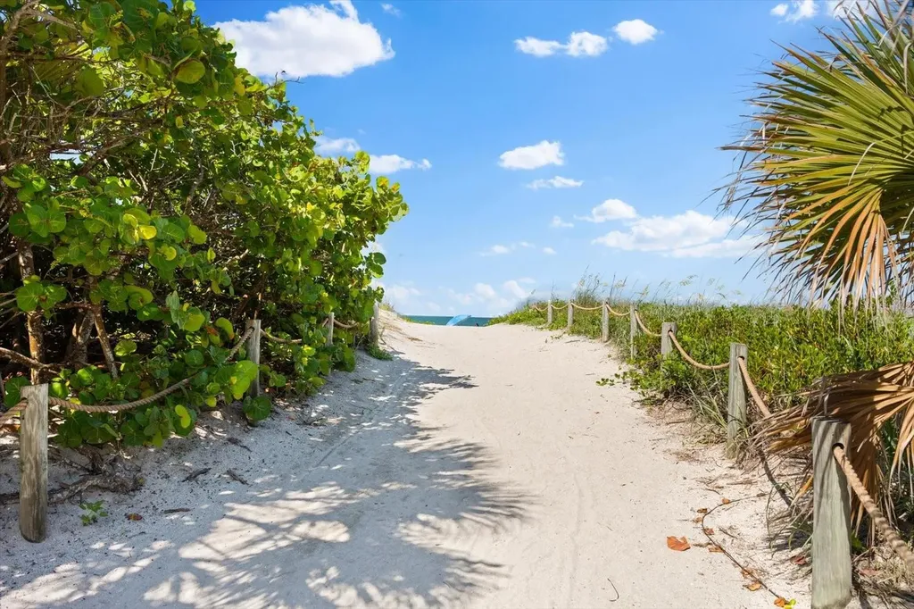 5019 Commonwealth Drive Sarasota FL 34242