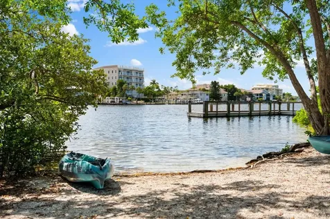 5019 Commonwealth Drive Sarasota FL 34242
