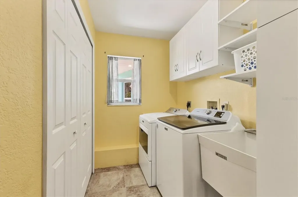 6062 Spinnaker Boulevard Englewood FL 34224