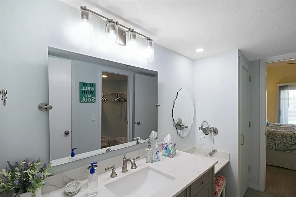 1206 Siesta Bayside Drive Sarasota FL 34242