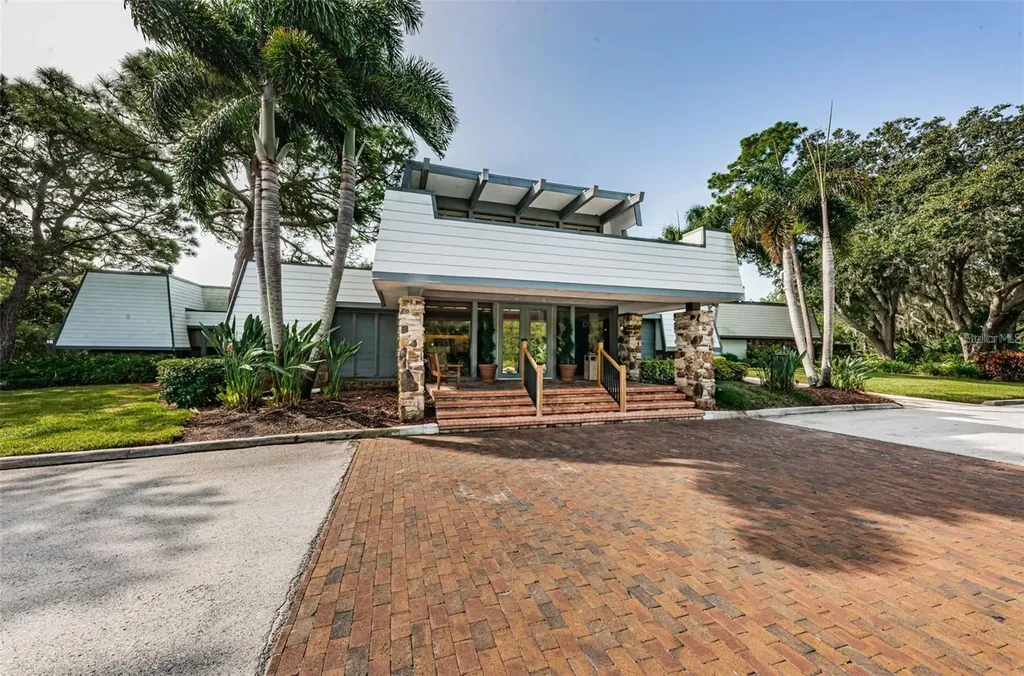 36750 Us 19 N Palm Harbor FL 34684