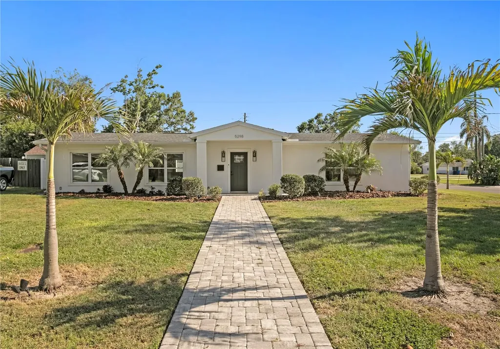 5298 Oxford Avenue N St Petersburg FL 33710