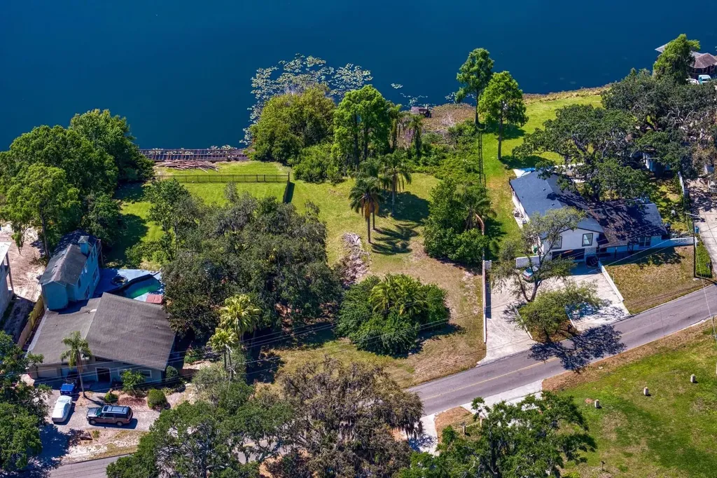 4607 E River Hills Drive Tampa FL 33617