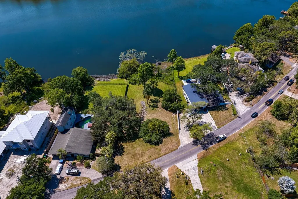 4607 E River Hills Drive Tampa FL 33617