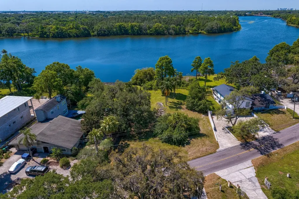 4607 E River Hills Drive Tampa FL 33617
