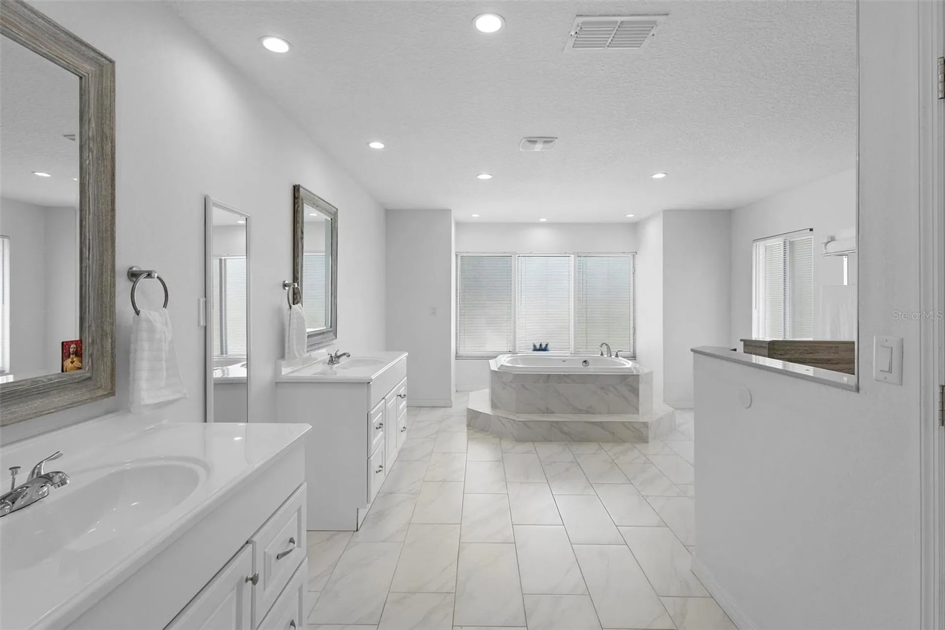2048 Laredo Drive Deltona FL 32738