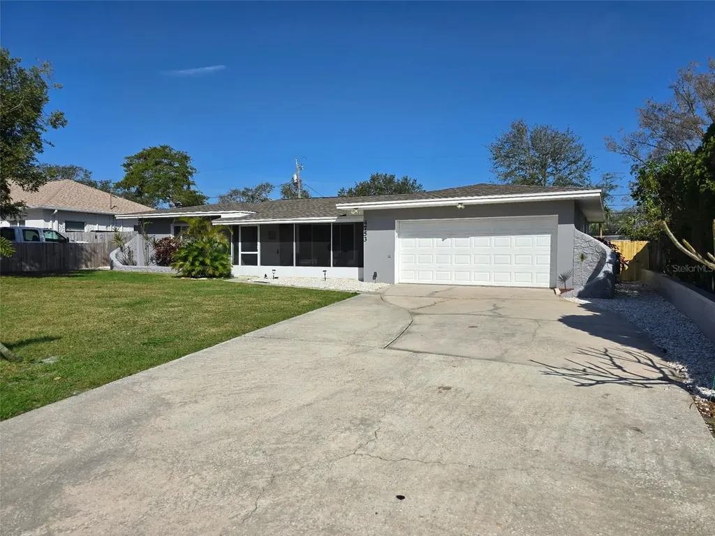 4753 48th Avenue N St Petersburg FL 33714