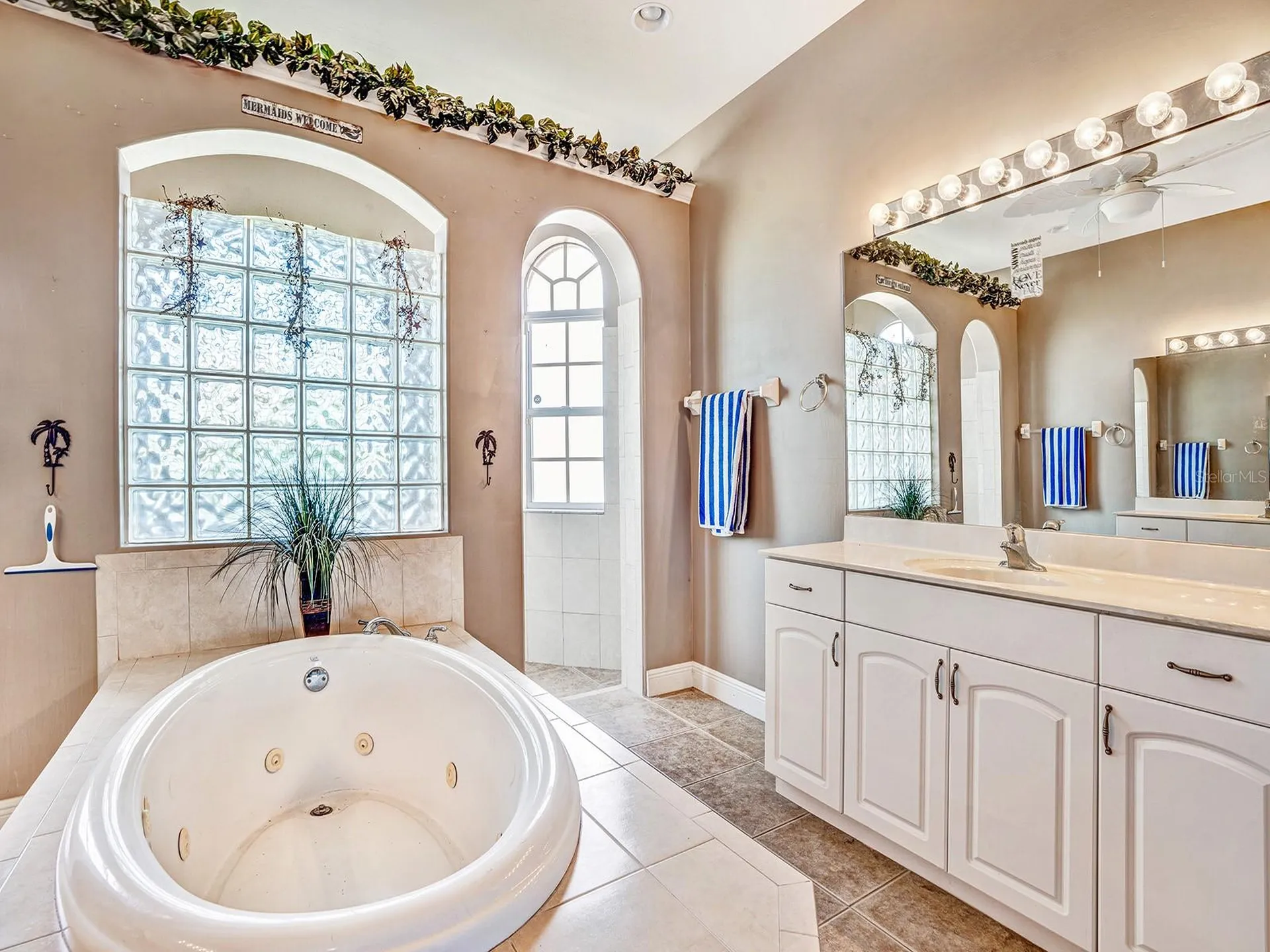 1112 NW 9th Avenue Cape Coral FL 33993