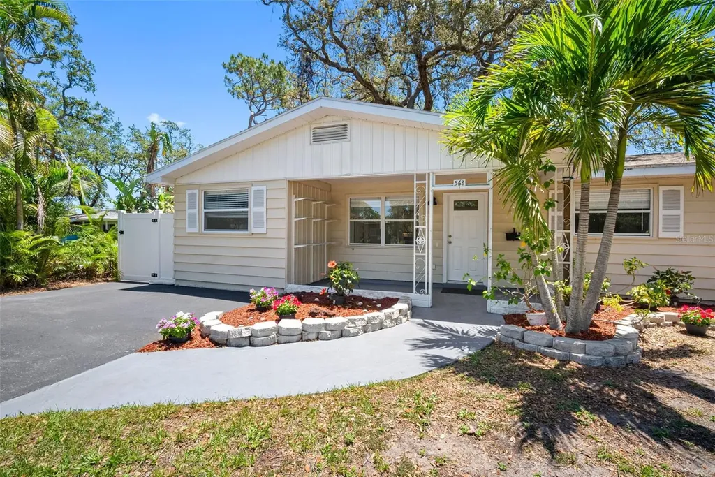 568 La Plaza Avenue S St Petersburg FL 33707