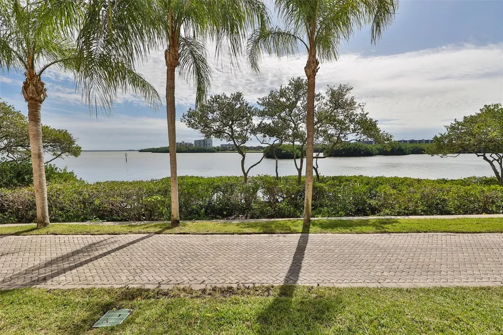 2739 Via Capri Clearwater FL 33764