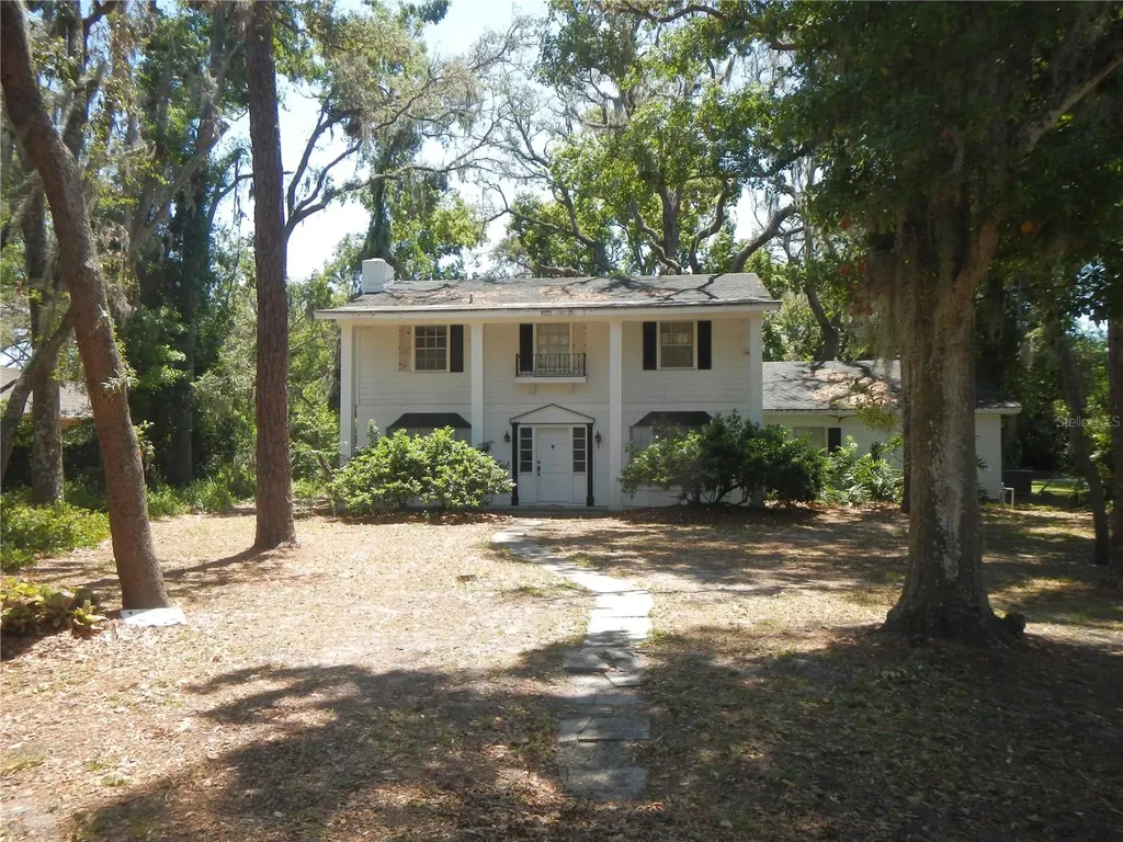 14614 Lake Magdalene Circle Tampa FL 33613