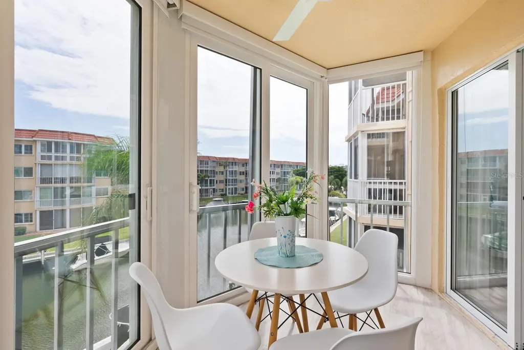 1250 N Portofino Drive Sarasota FL 34242