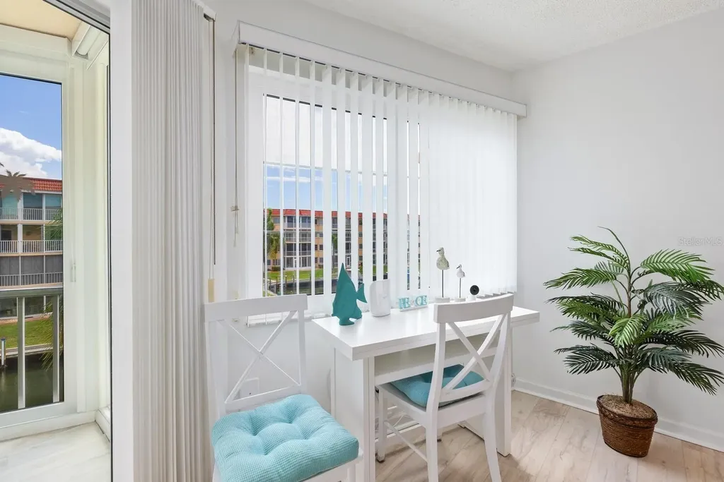 1250 N Portofino Drive Sarasota FL 34242