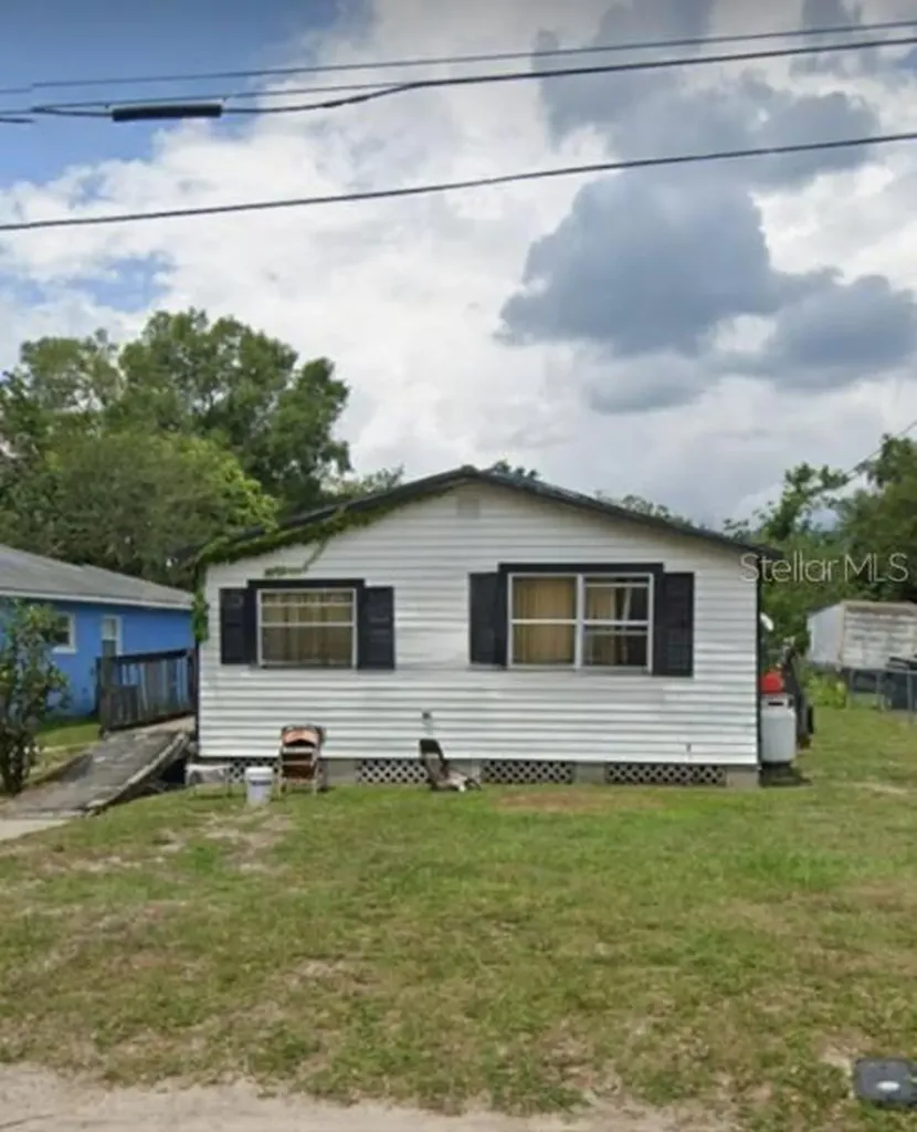 1228 S Parsons Avenue Deland FL 32720