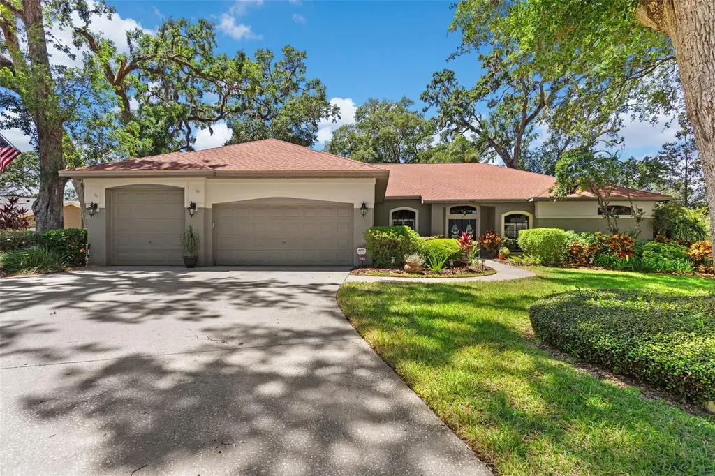 1102 Hunt Club Lane Valrico FL 33594