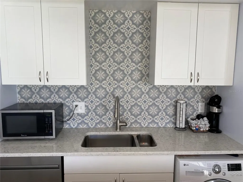 3121 Longmeadow Sarasota FL 34235