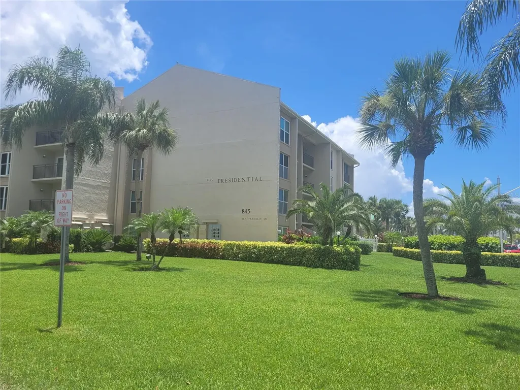 845 Benjamin Franklin Drive Sarasota FL 34236