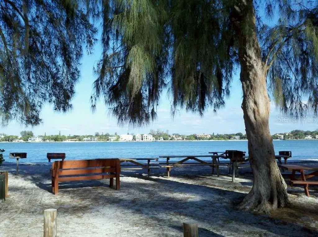 845 Benjamin Franklin Drive Sarasota FL 34236