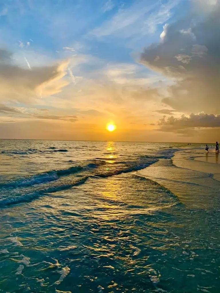 845 Benjamin Franklin Drive Sarasota FL 34236