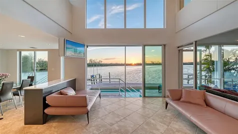 360 N Washington Drive Sarasota FL 34236