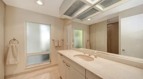 360 N Washington Drive Sarasota FL 34236