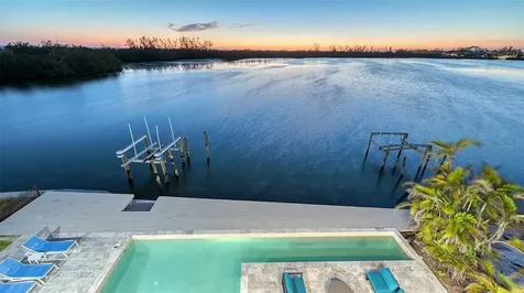 360 N Washington Drive Sarasota FL 34236