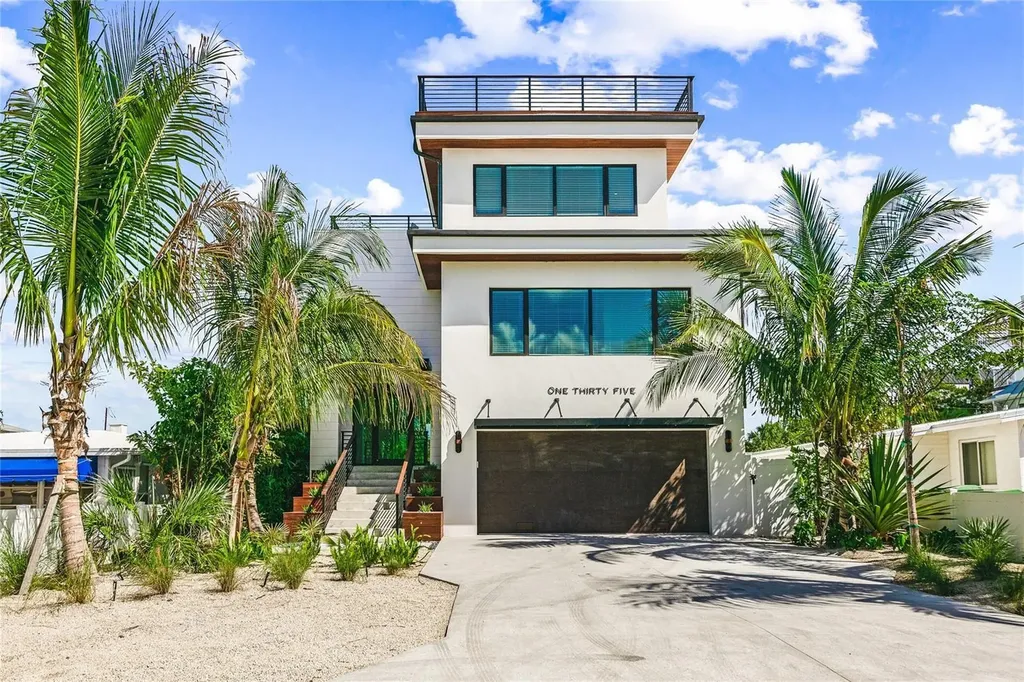 135 Grant Drive Sarasota FL 34236