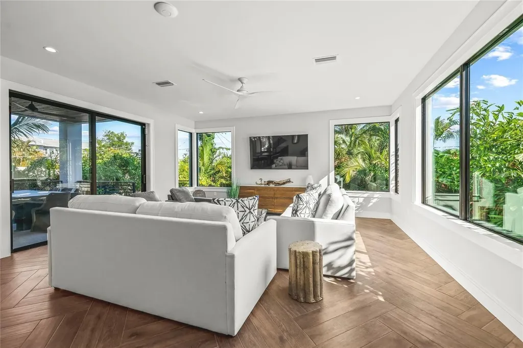 135 Grant Drive Sarasota FL 34236
