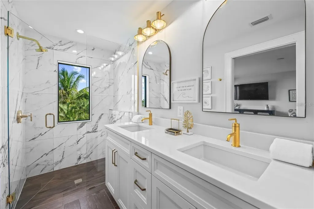 135 Grant Drive Sarasota FL 34236