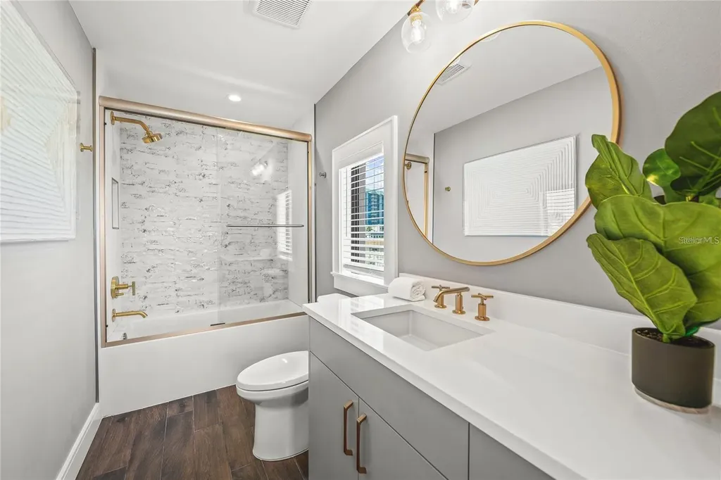 135 Grant Drive Sarasota FL 34236