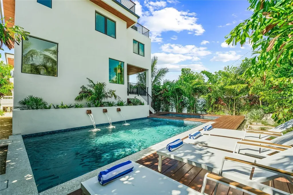 135 Grant Drive Sarasota FL 34236