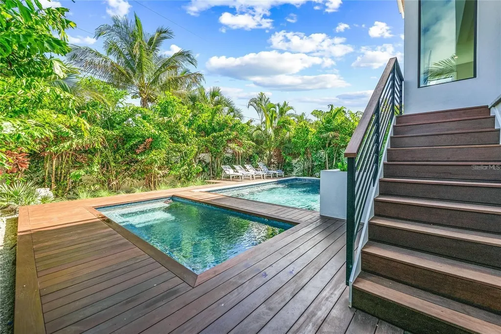 135 Grant Drive Sarasota FL 34236