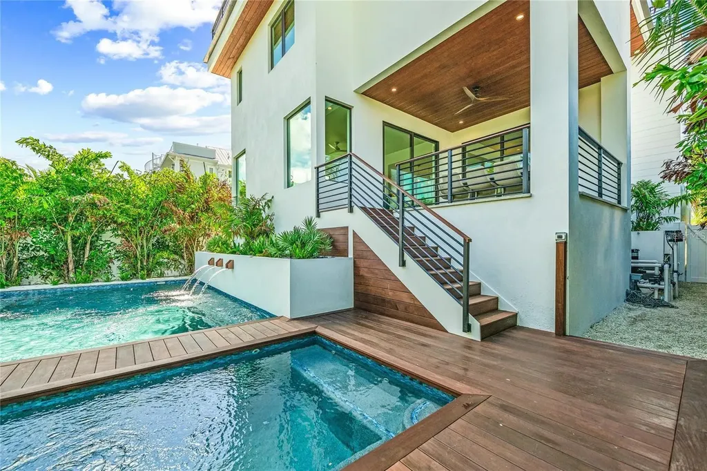 135 Grant Drive Sarasota FL 34236