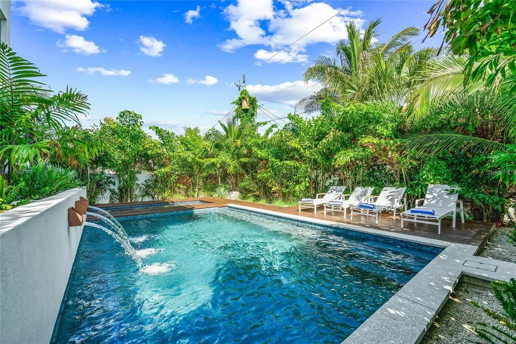 135 Grant Drive Sarasota FL 34236