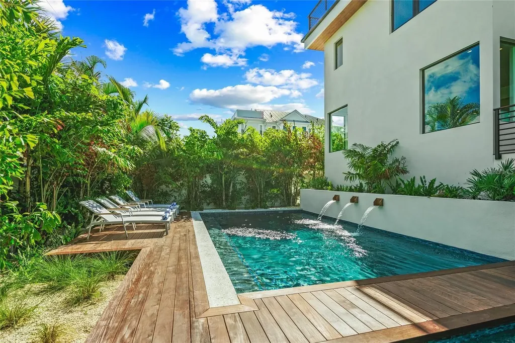 135 Grant Drive Sarasota FL 34236