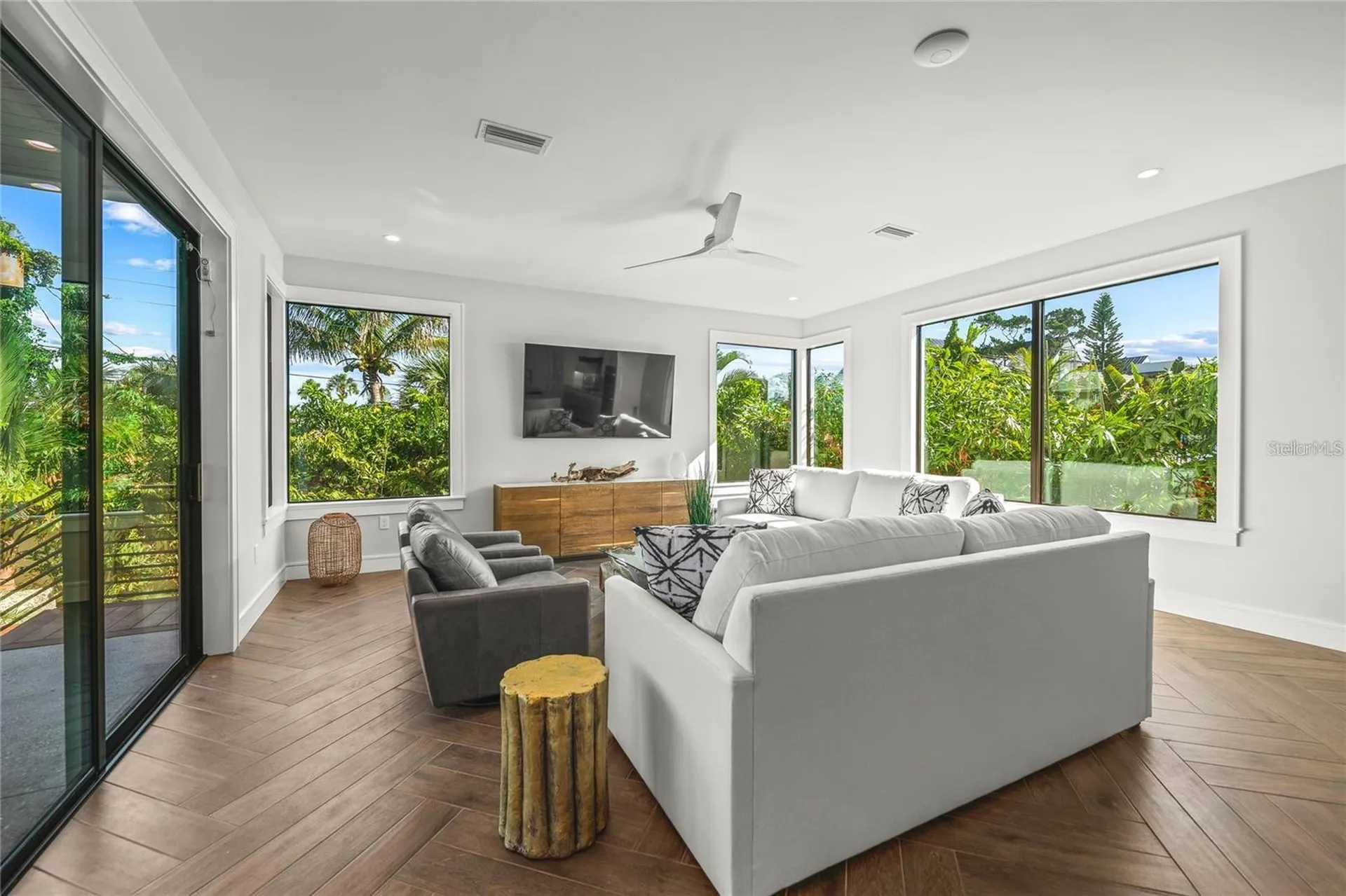 135 Grant Drive Sarasota FL 34236