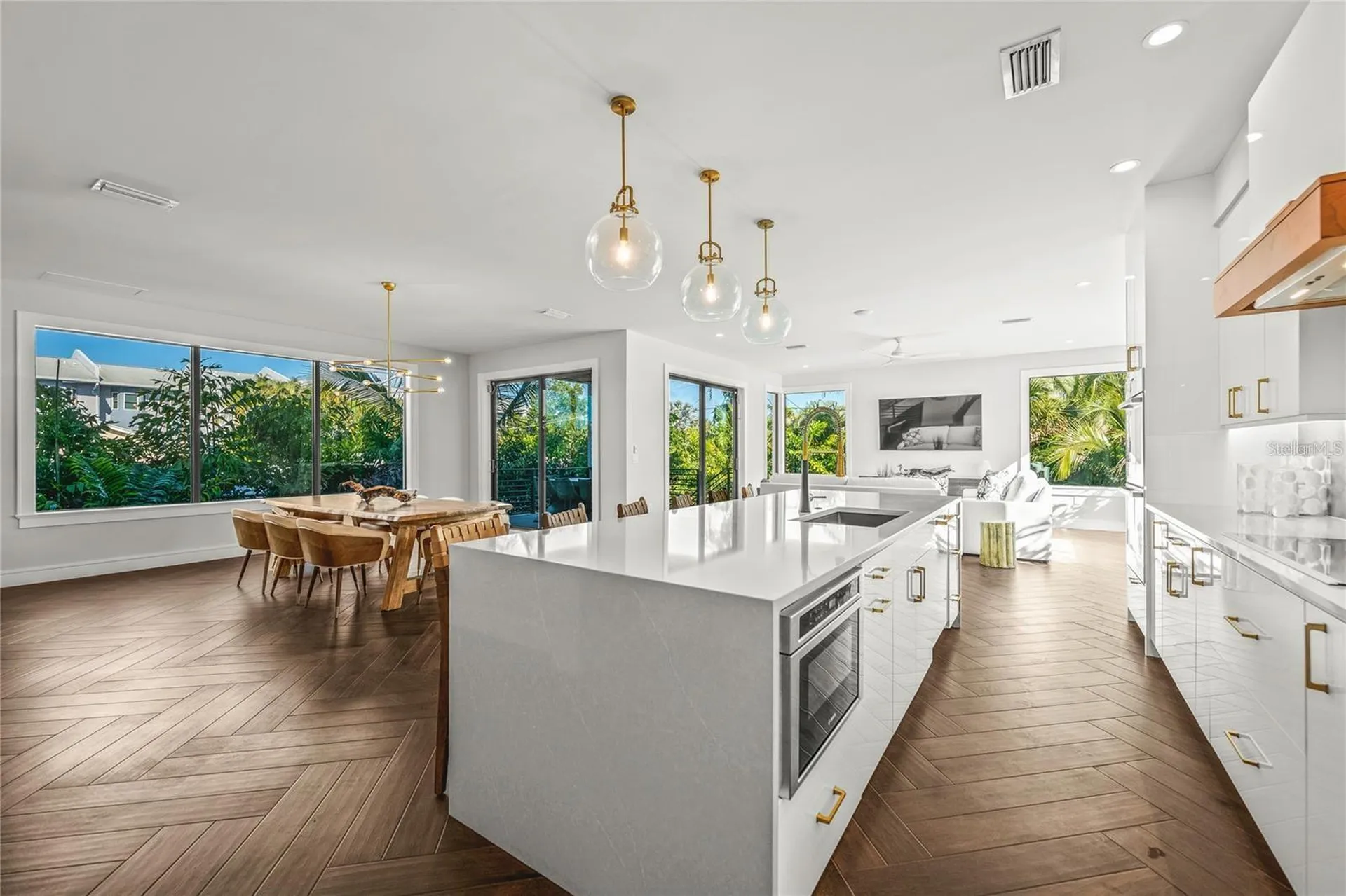 135 Grant Drive Sarasota FL 34236