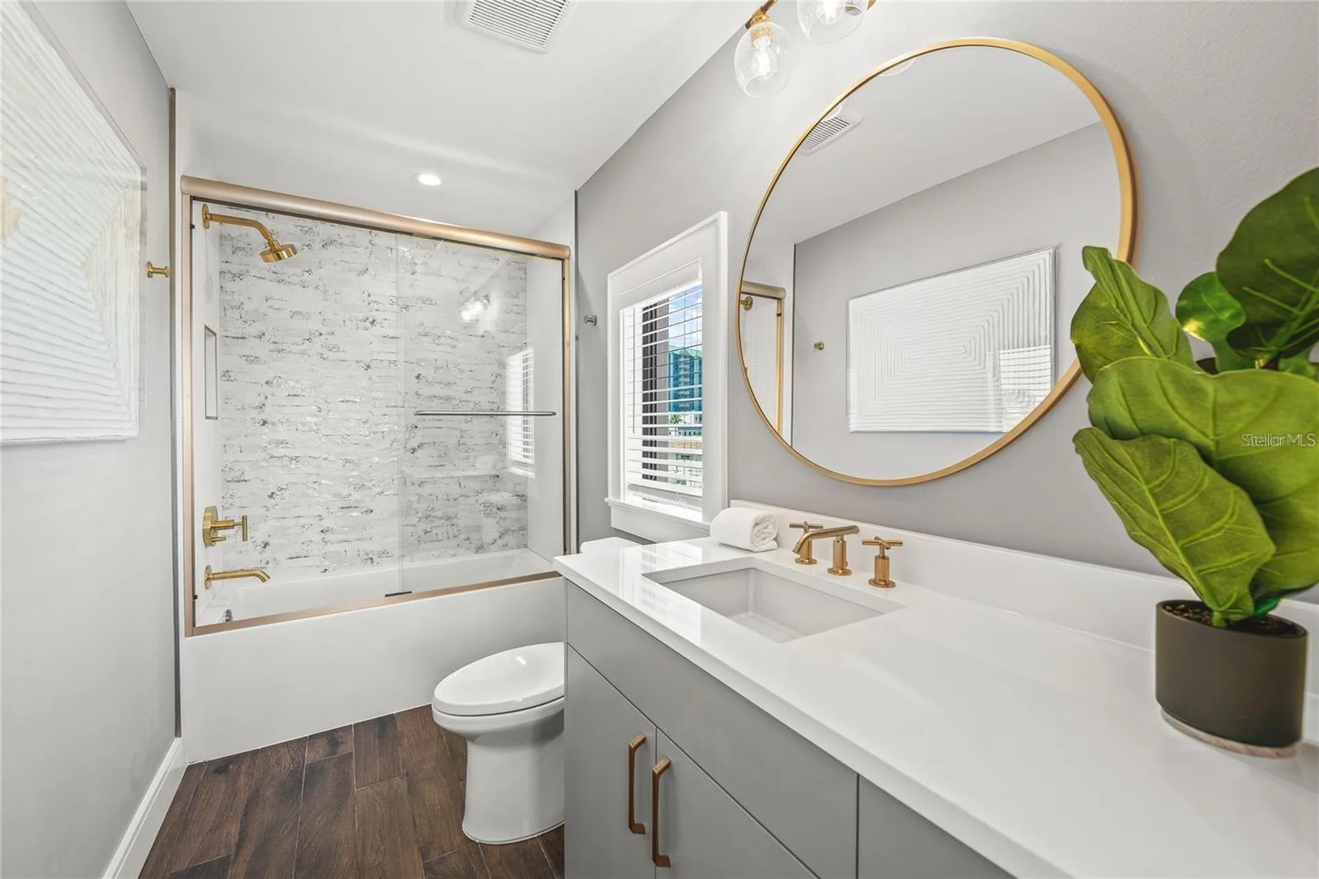 135 Grant Drive Sarasota FL 34236