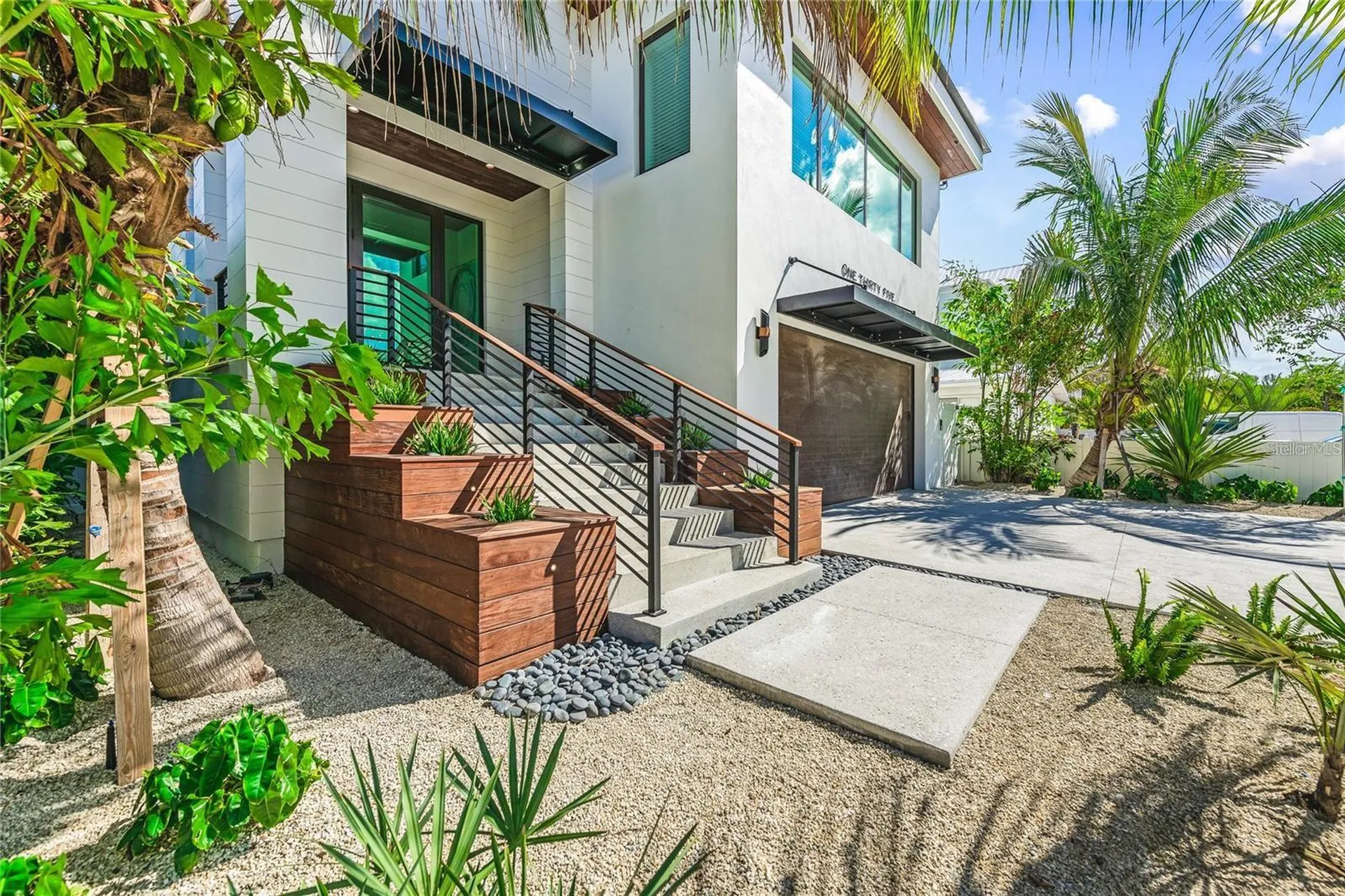 135 Grant Drive Sarasota FL 34236