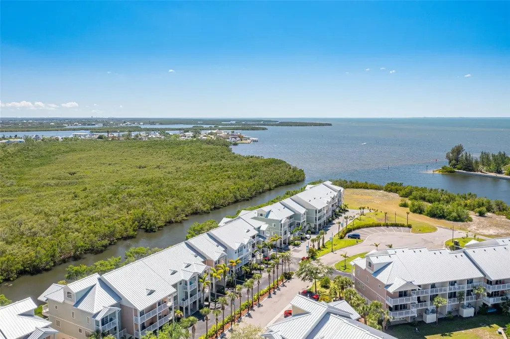 3248 Mangrove Point Drive Ruskin FL 33570