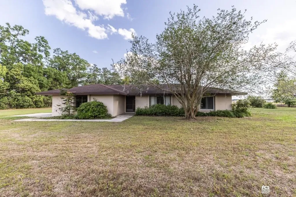 11589 NE 36th Street Oxford FL 34484