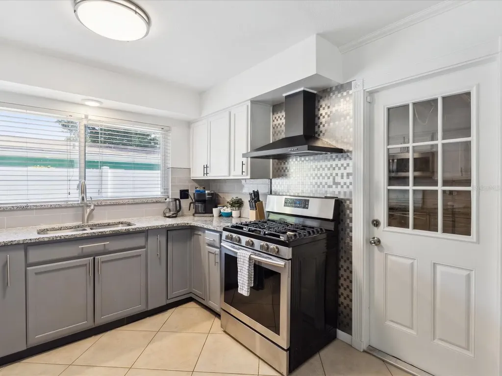 1390 S Hillcrest Avenue Clearwater FL 33756