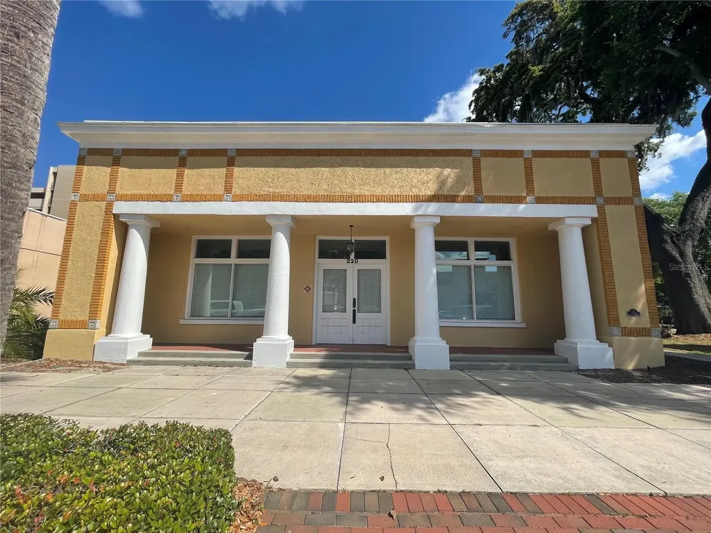 220 W Main Street Tavares FL 32778