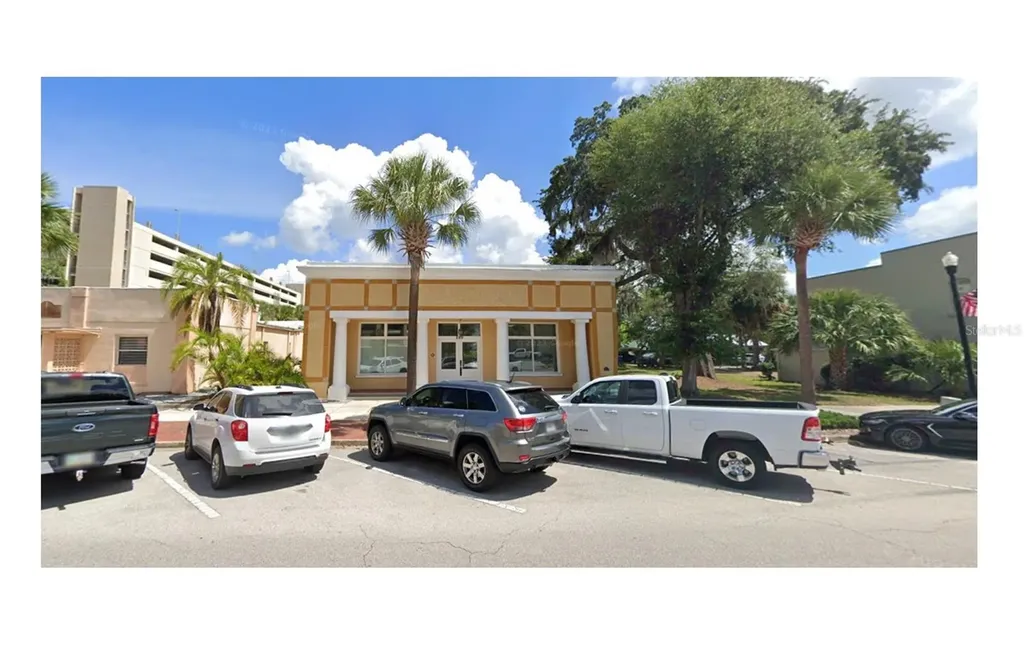 220 W Main Street Tavares FL 32778