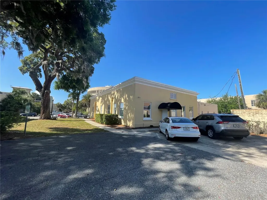 220 W Main Street Tavares FL 32778