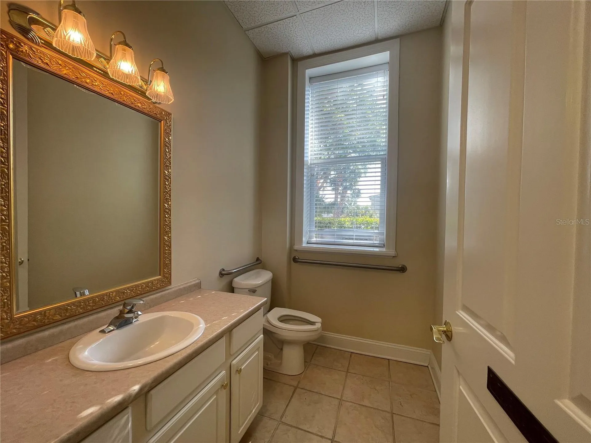 220 W Main Street Tavares FL 32778
