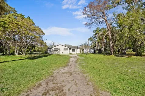 611 29th Street E Bradenton FL 34208