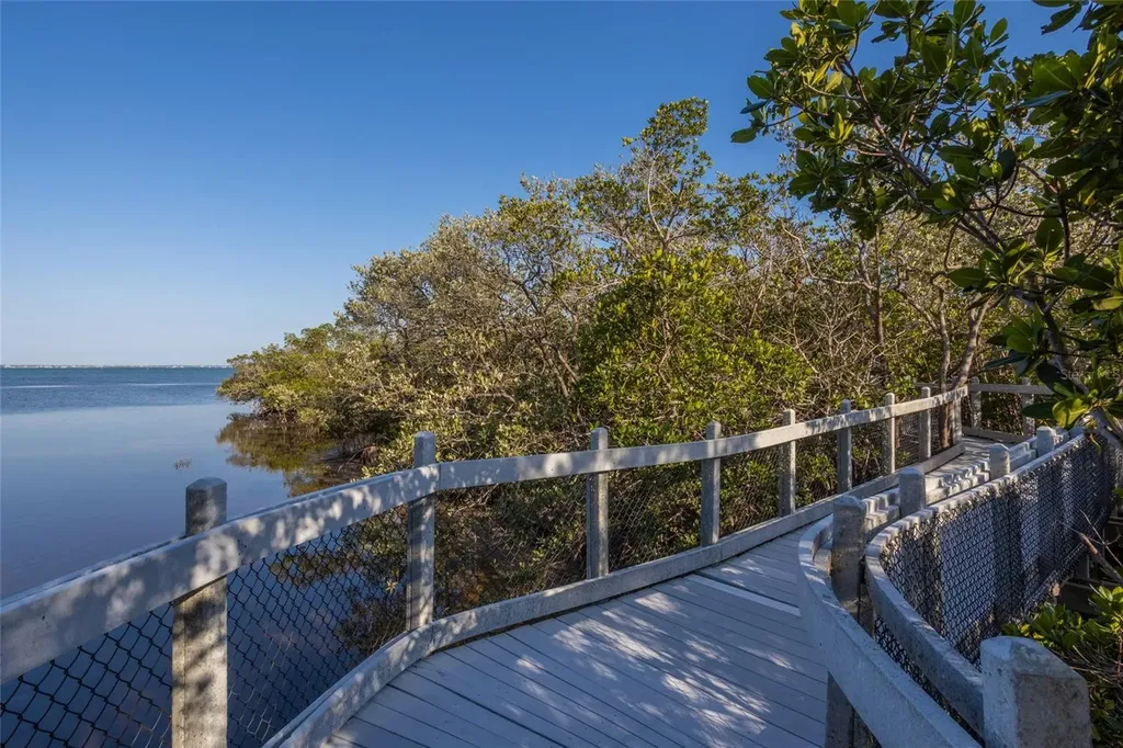 560 Gulf Bay Road Longboat Key FL 34228