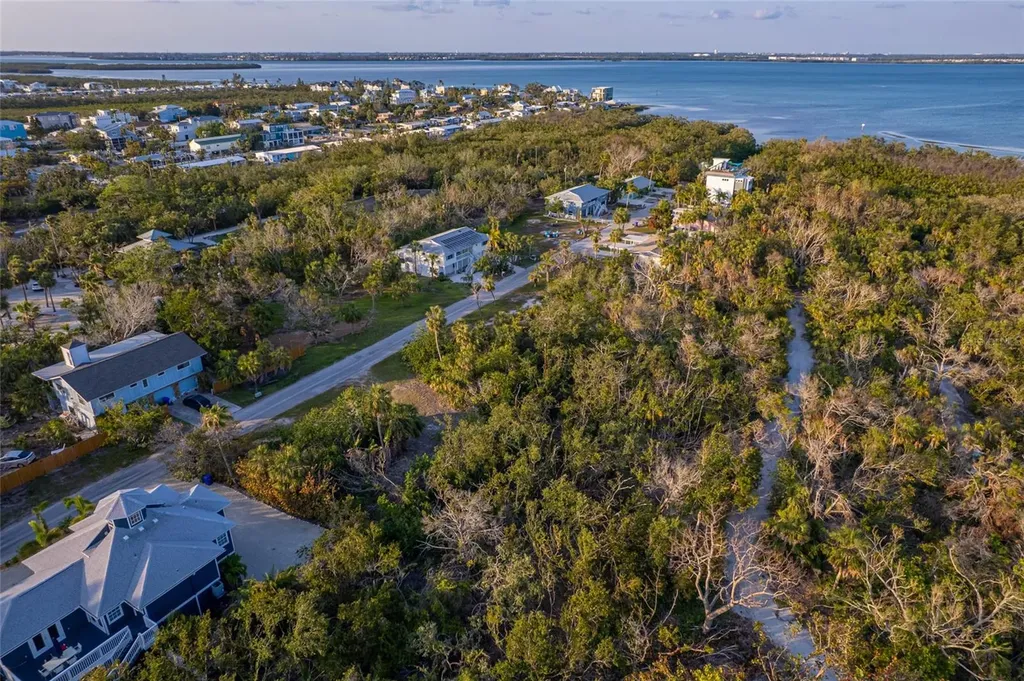 560 Gulf Bay Road Longboat Key FL 34228