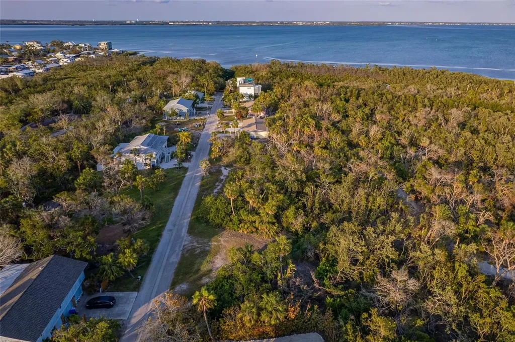 560 Gulf Bay Road Longboat Key FL 34228